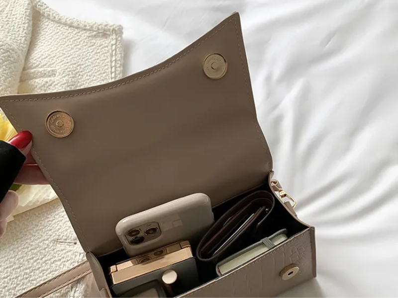 Croc-Effect Handbag - Andrea