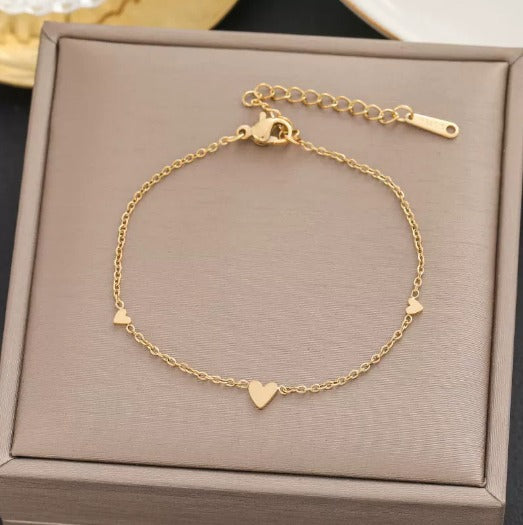 Minimalist Heart Charm Bracelet - Amelie